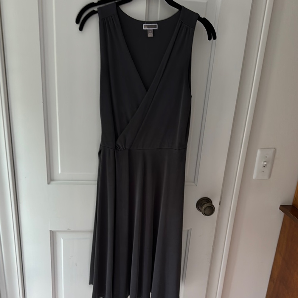 Chelsea28 Gray Midi Dress with Elegant Design